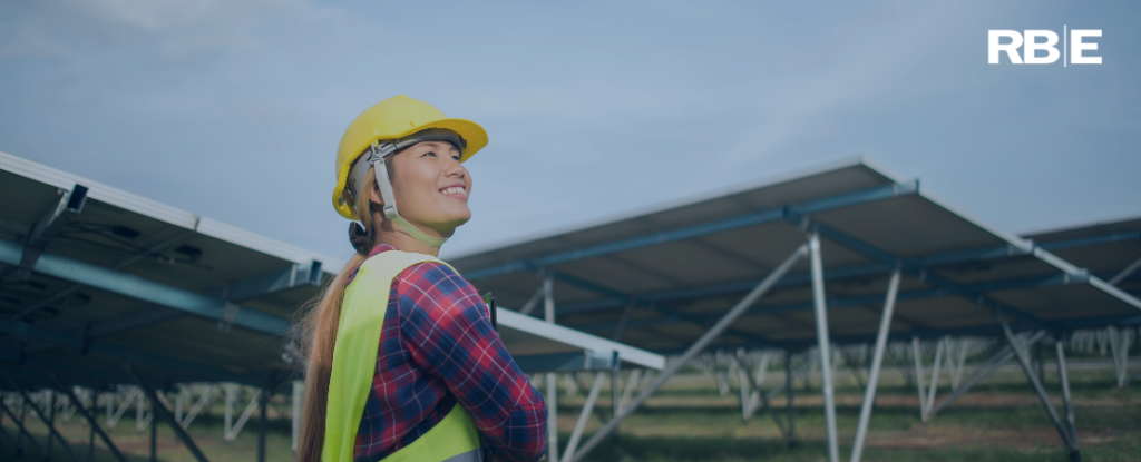 Profissional que faz a comercialização de energia elétrica em ação.